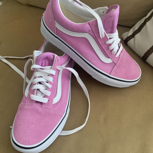 Vans Old Skool Shoes - Picture 1 of 5